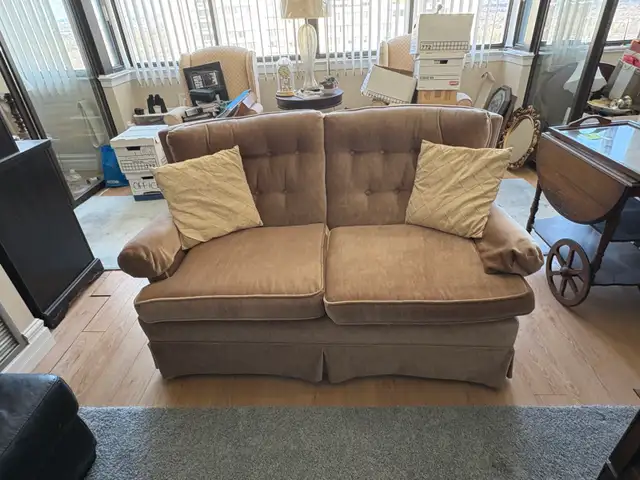 Free delivery used vintage Brown Loveseat Sofa with Tufted Back - Photo 4