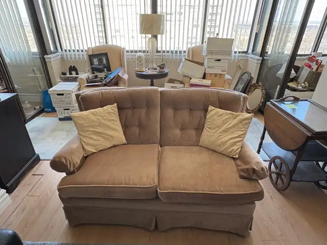 Free delivery used vintage Brown Loveseat Sofa with Tufted Back - Photo 5