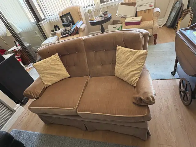 Free delivery used vintage Brown Loveseat Sofa with Tufted Back - Photo 7