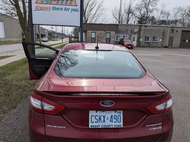 2016 Ford Fusion Hybrid - Photo 2