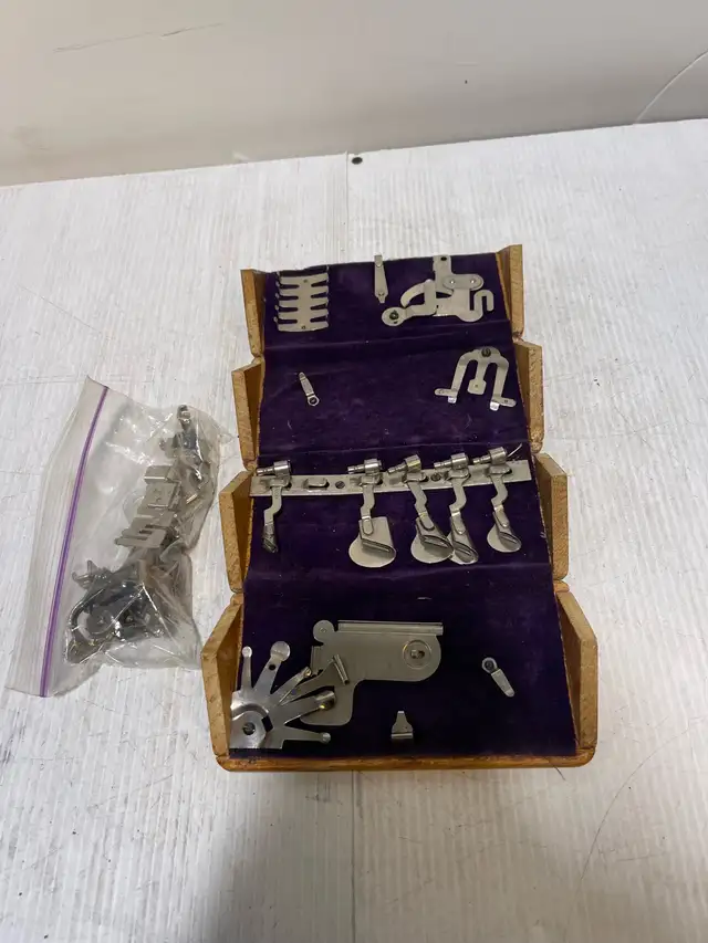 Singer 99K Sewing Machine - Photo 2