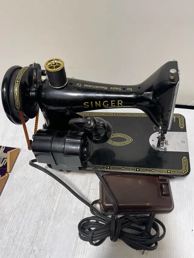 Singer 99K Sewing Machine - Photo 3