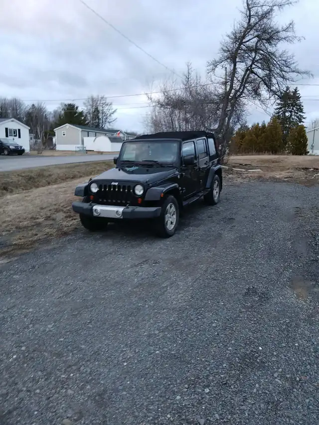 2010 jeep wrangler sahara - Photo 2