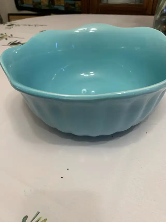 NEW. Beautiful Teal. Large Serving Bowl. $ 20