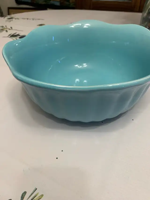 NEW. Beautiful Teal. Large Serving Bowl. $ 20 - Photo 2
