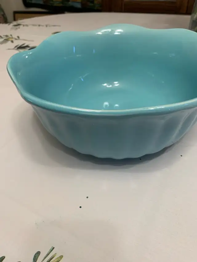 NEW. Beautiful Teal. Large Serving Bowl. $ 20 - Photo 4