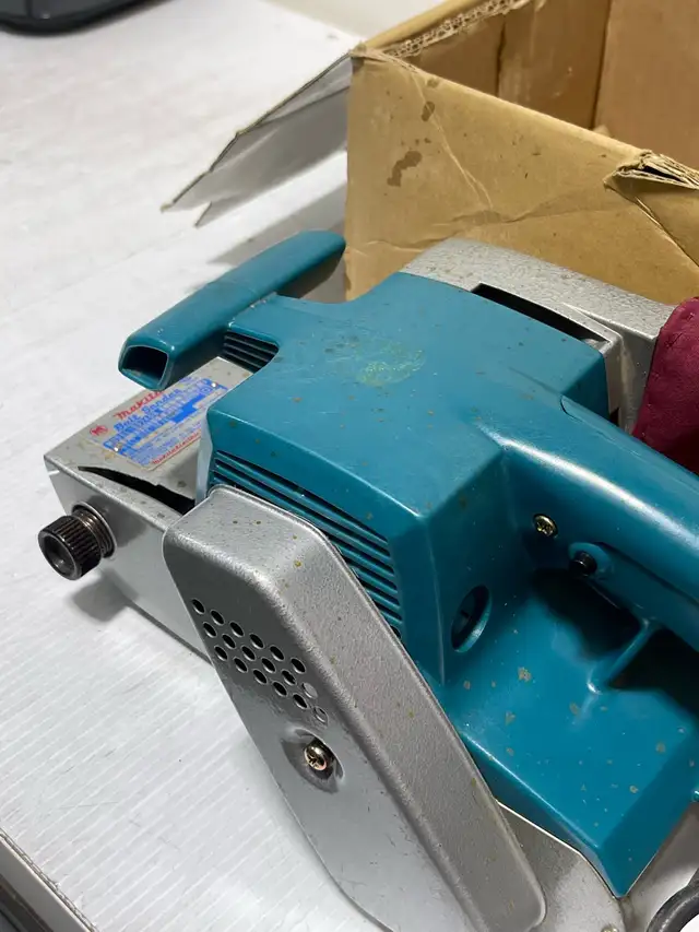 Makita 9924DB Belt Sander - Photo 7