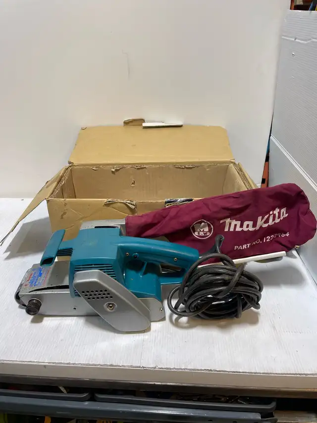 Makita 9924DB Belt Sander - Photo 9
