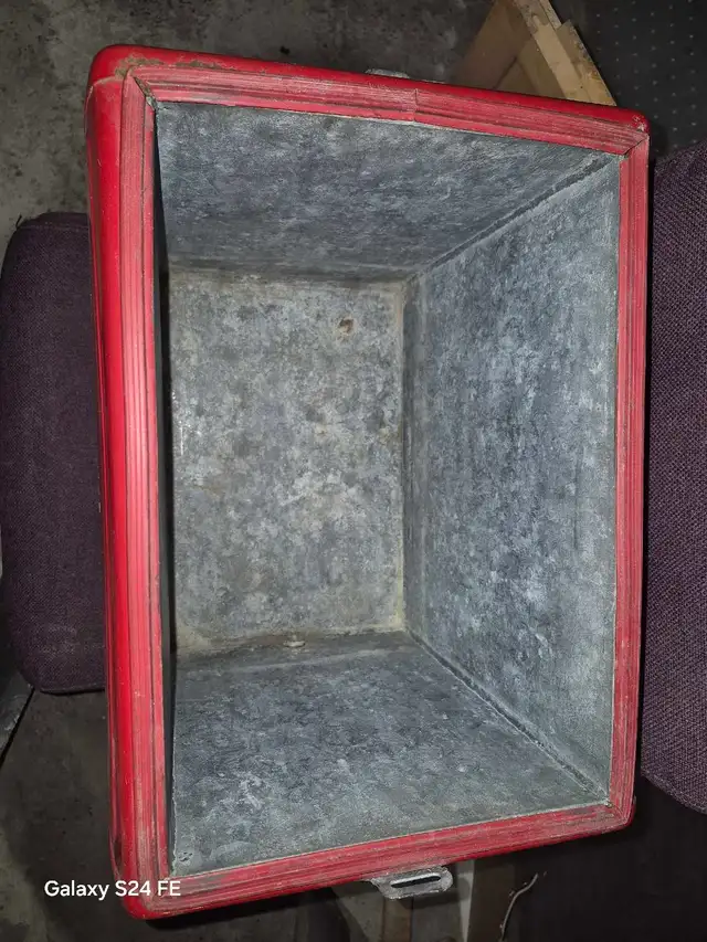 vintage French Canadian Coca-Cola cooler - Photo 3