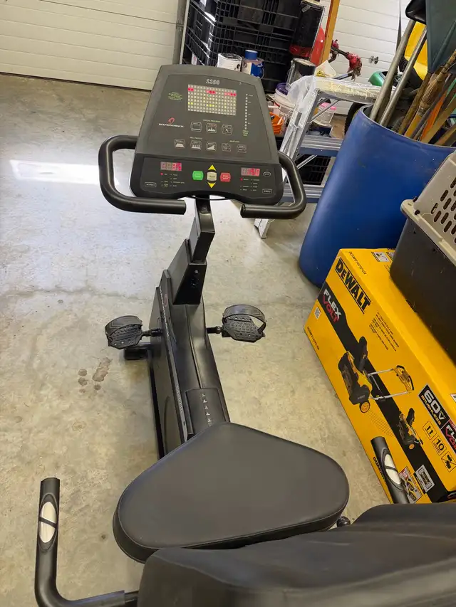 Diamondback recumbent bike Excellent condition