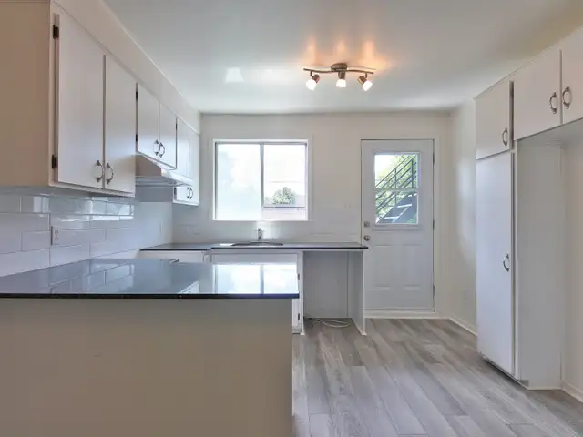 4 1/2 Style-Condo rénové à Mirabel (St-Janvier) - Juillet