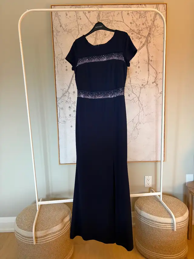 Prom gown / long dress - Size small Frank Lyman Design - Photo 2