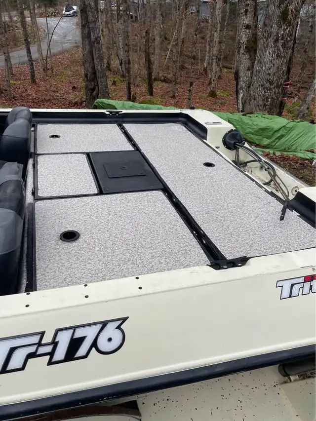TRITON 176 BASS BOAT & TRAILER, NO MOTOR - Photo 4