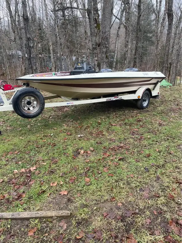 TRITON 176 BASS BOAT & TRAILER, NO MOTOR - Photo 5