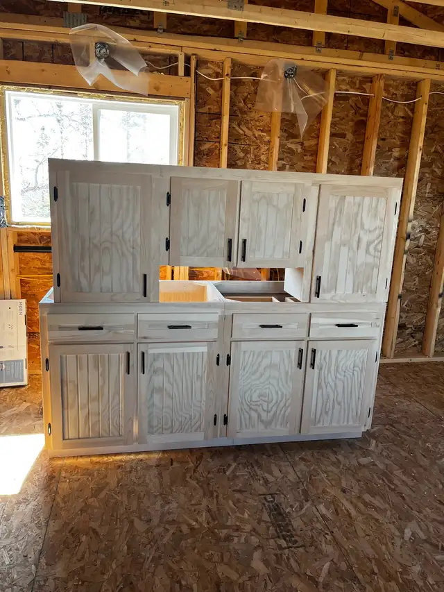 Armoires rustiques en bois massif à vendre