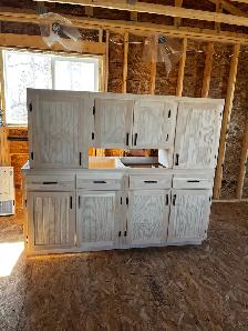 Armoires rustiques en bois massif à vendre