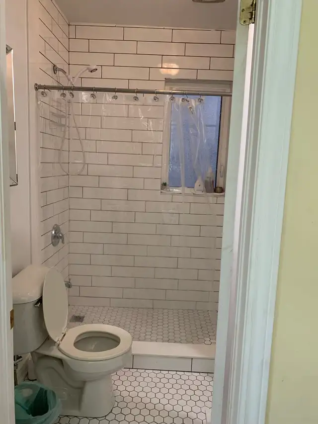 rooms and basement apartment for rent on Dufferin at Dupont - Photo 3