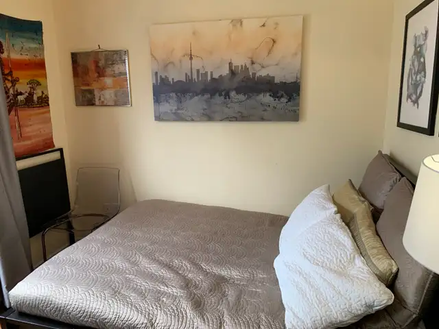 rooms and basement apartment for rent on Dufferin at Dupont - Photo 10