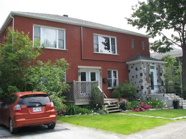 6 1/2 - VIEUX NORD -2e étage d'un duplex