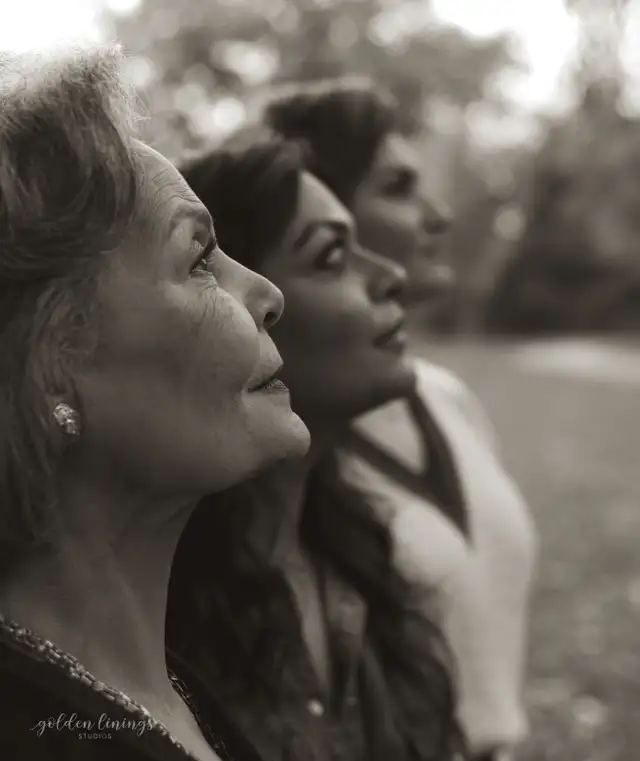 $100 Mother's Day Mini Photo Shoot- April 25/26 - Photo 4