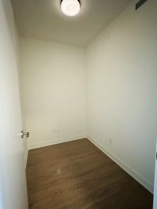 New 1  Den 2Baths  For Rent Steps to TTC  in Downtown Toronto - Photo 4