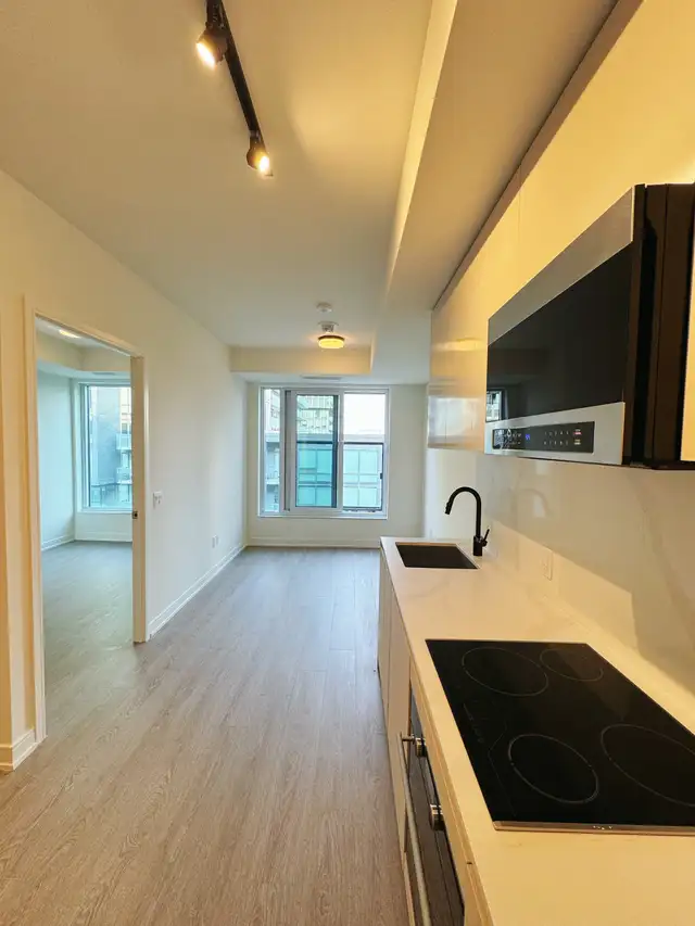 New 1  Den 2Baths  For Rent Steps to TTC  in Downtown Toronto - Photo 5