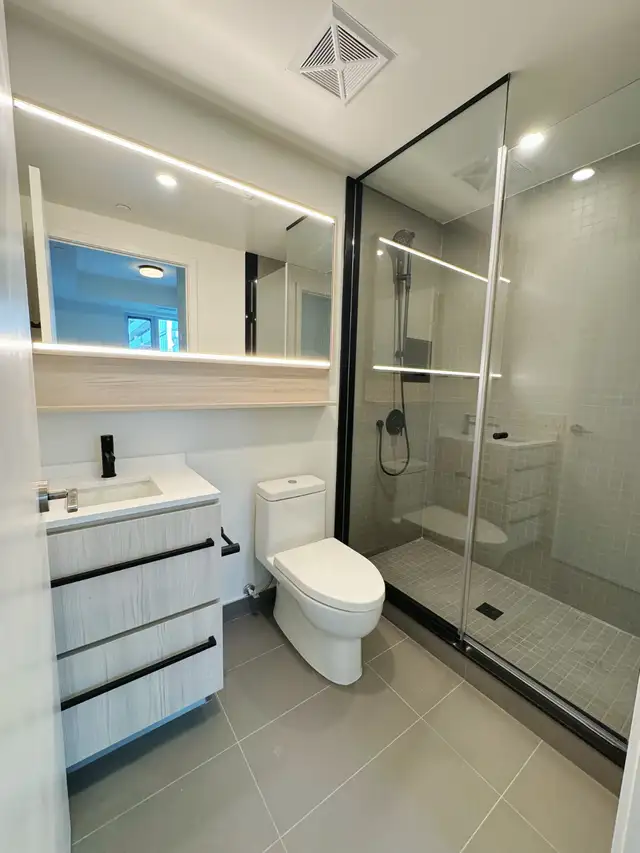 New 1  Den 2Baths  For Rent Steps to TTC  in Downtown Toronto - Photo 7