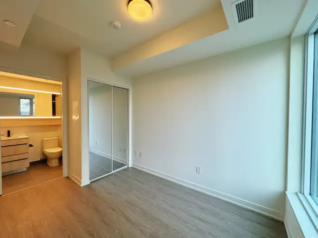 New 1  Den 2Baths  For Rent Steps to TTC  in Downtown Toronto - Photo 8