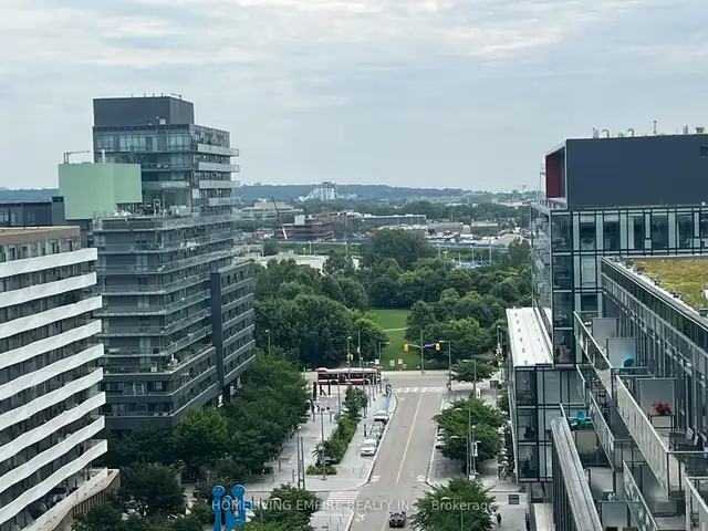 New 1  Den 2Baths  For Rent Steps to TTC  in Downtown Toronto - Photo 9