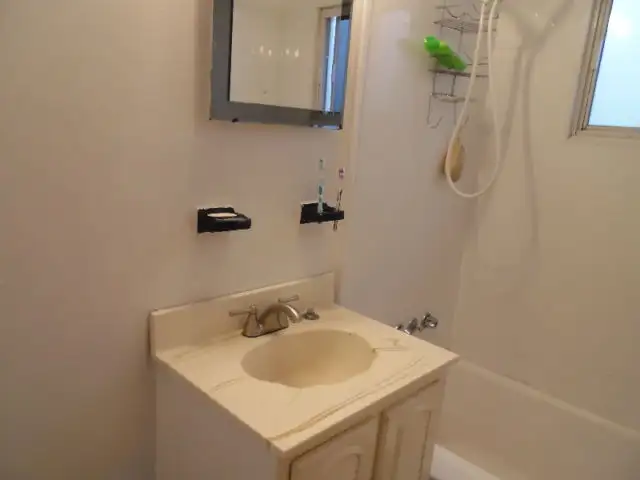 FREE Wi-Fi - TRÈS GRANDE CHAMBRE ROOMS RENT – À LOUER MONTREAL - Photo 3