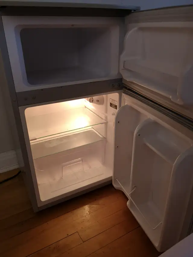 FREE Wi-Fi - TRÈS GRANDE CHAMBRE ROOMS RENT – À LOUER MONTREAL - Photo 7