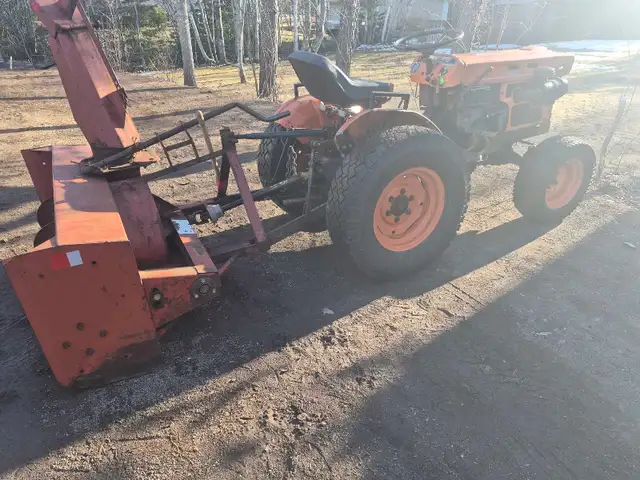 Kubota B6100 - Photo 5