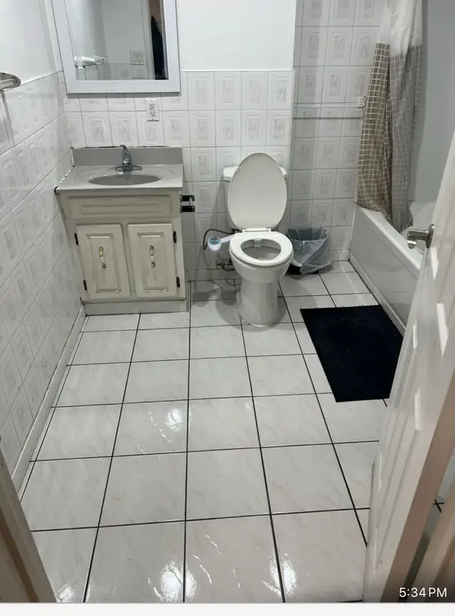 Room available for girls - Photo 7