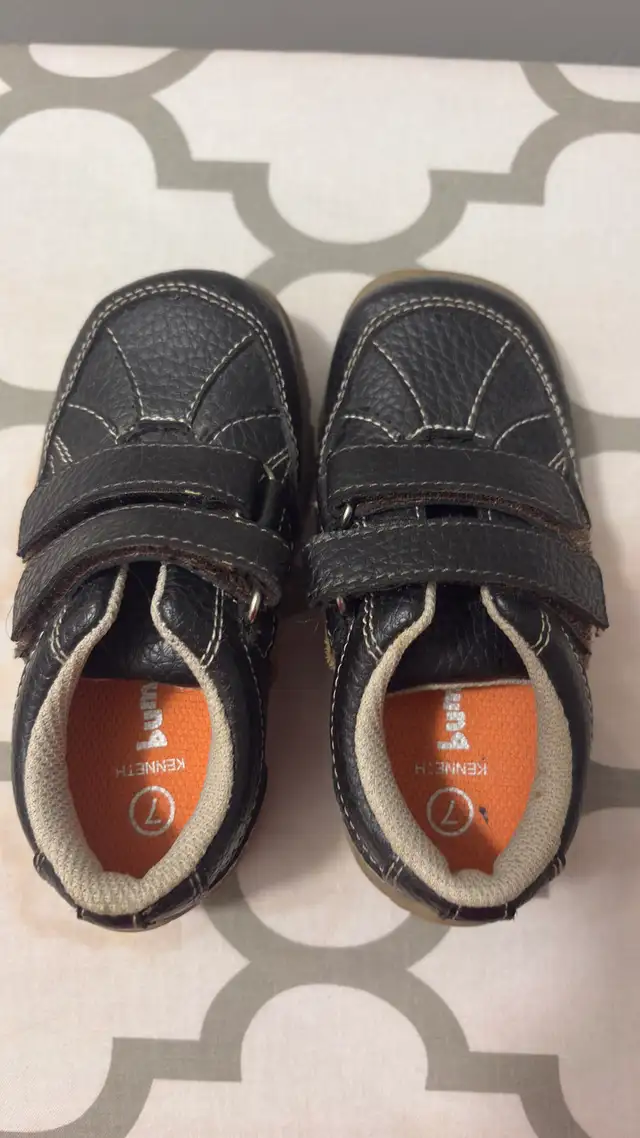 toddler shoes, size 7 great condition