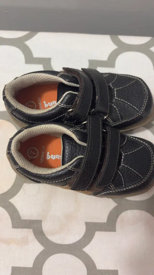toddler shoes, size 7 great condition - Photo 2