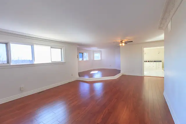 Caledon 5 2 bedrooms,lots parking,pool,ravine - Photo 5