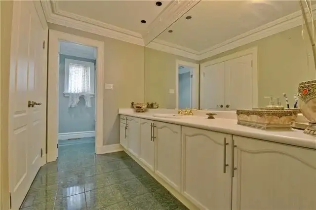 Caledon 5 2 bedrooms,lots parking,pool,ravine - Photo 9