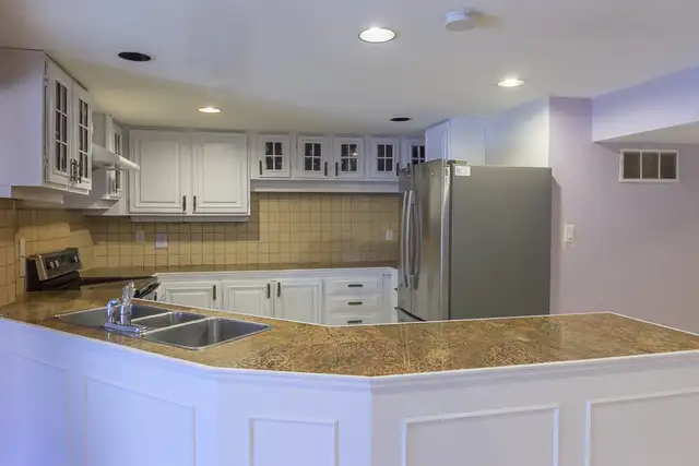 Caledon 5 2 bedrooms,lots parking,pool,ravine - Photo 11