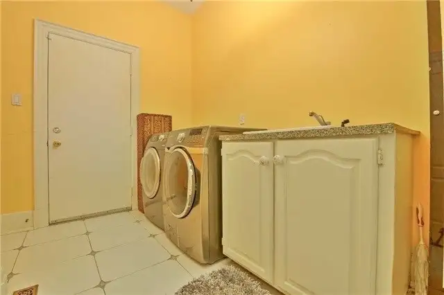 Caledon 5 2 bedrooms,lots parking,pool,ravine - Photo 13