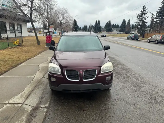 2009 Pontiac Montana - Photo 2