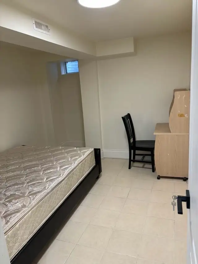 finch/kenndy Basement for Rent - Photo 2