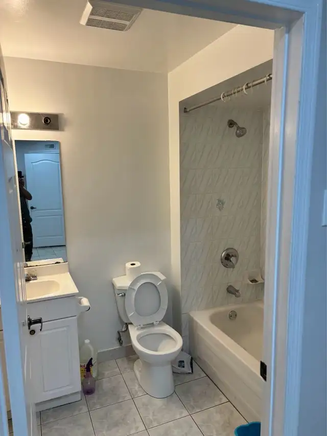 finch/kenndy Basement for Rent - Photo 4