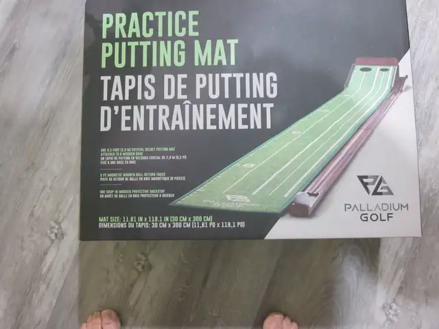 Practice Putting Mat - Photo 2