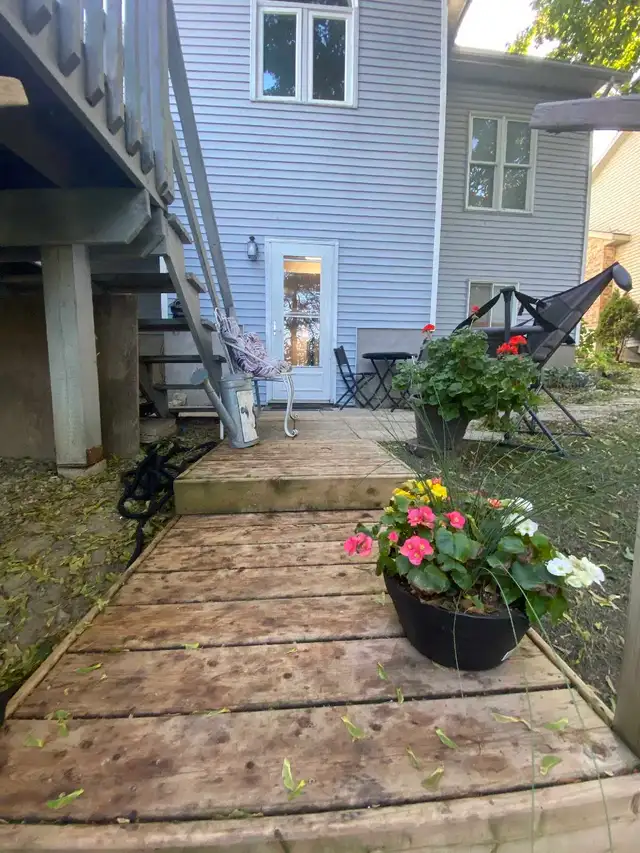 1 bedroom   Den Basement Apartment - Photo 6