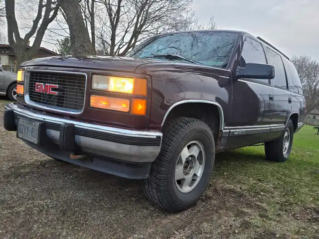 1997 GMC Yukon SLE 4x4 Loaded V8 - Photo 2
