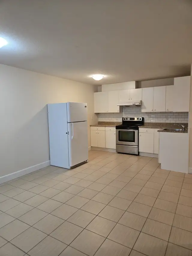 Basement for rent FLEETWOOD - Photo 2