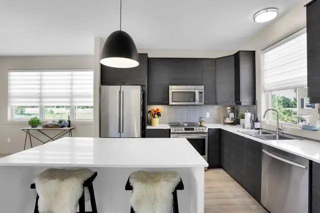 Roomates Wanted ASAP- Pet friendly - Photo 5