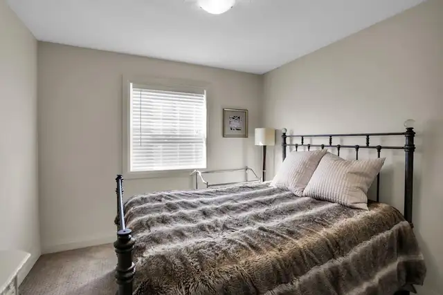 Roomates Wanted ASAP- Pet friendly - Photo 9