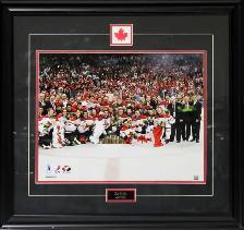 2010 TEAM CANADA HOCKEY COMMEMORATIVE GROUP PHOTOAS PICTURED