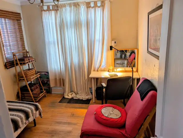 Room for woman, NDG, Montreal $875 / month all incl. - Photo 7